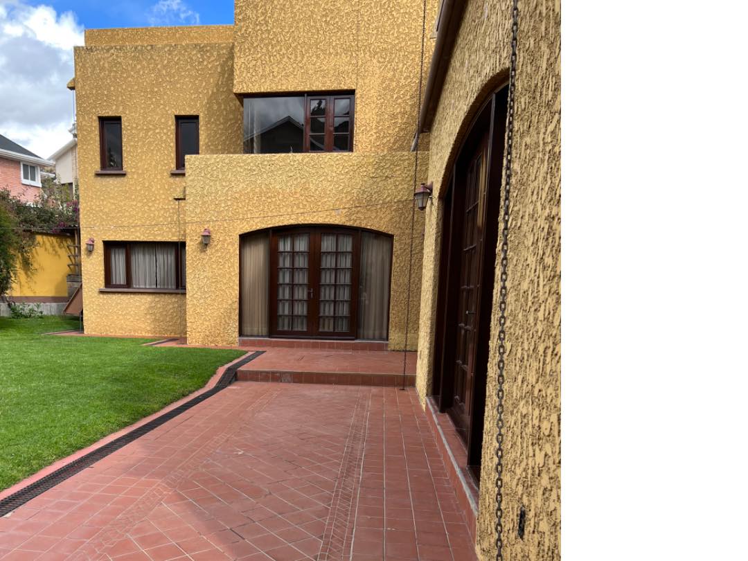 Casa en Achumani en La Paz 5 dormitorios 5 baños 2 parqueos Foto 2