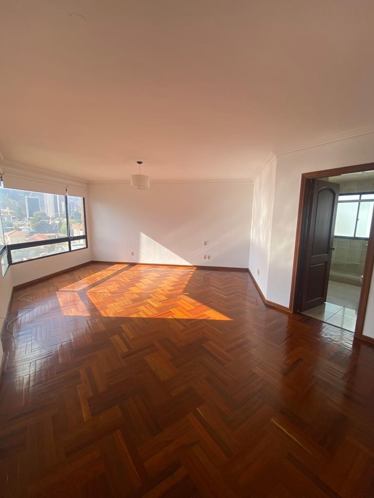 Departamento en Calacoto en La Paz 4 dormitorios 6 baños 2 parqueos Foto 5