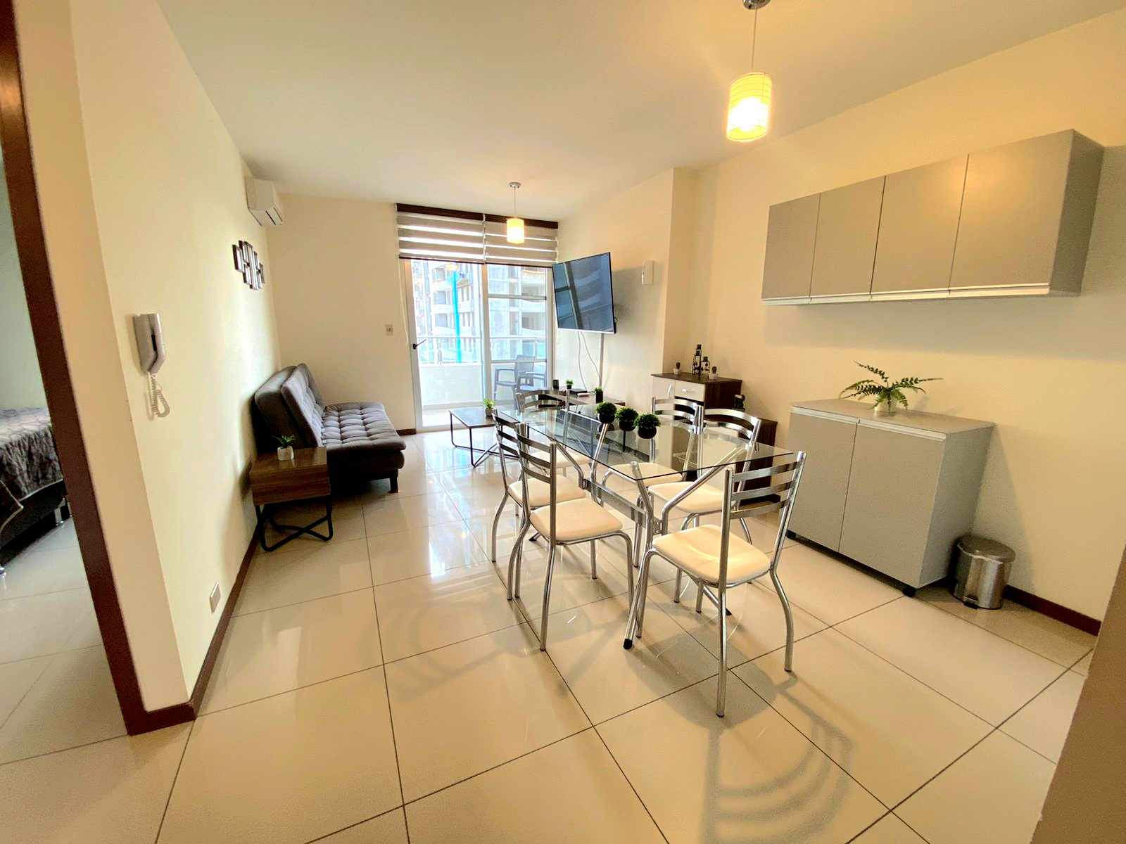 Departamento en Entre 2do y 3er anillo Norte en Santa Cruz de la Sierra 1 dormitorios 1 baños 1 parqueos Foto 8