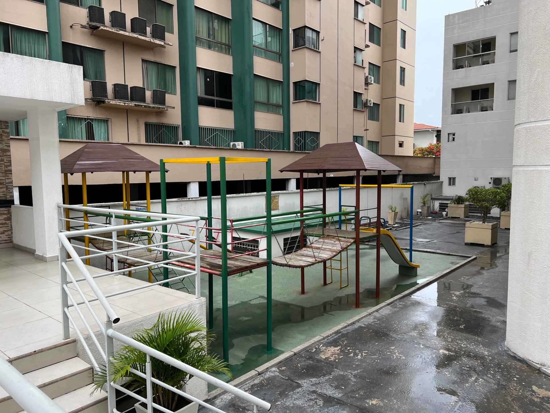 Departamento en AlquilerCondominio Punta del Este, C/Libertad y 2do. Anillo. Cerca de todo.  2 dormitorios 3 baños 1 parqueos Foto 17