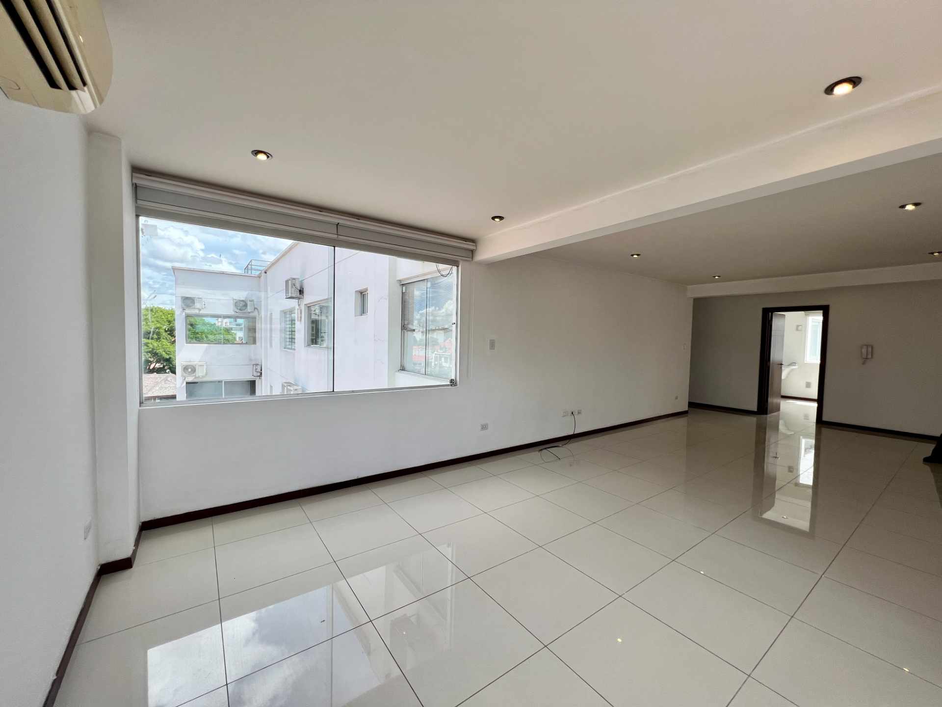 Departamento en AlquilerAv. Pirai 4° anillo 2 dormitorios 3 baños 1 parqueos Foto 16