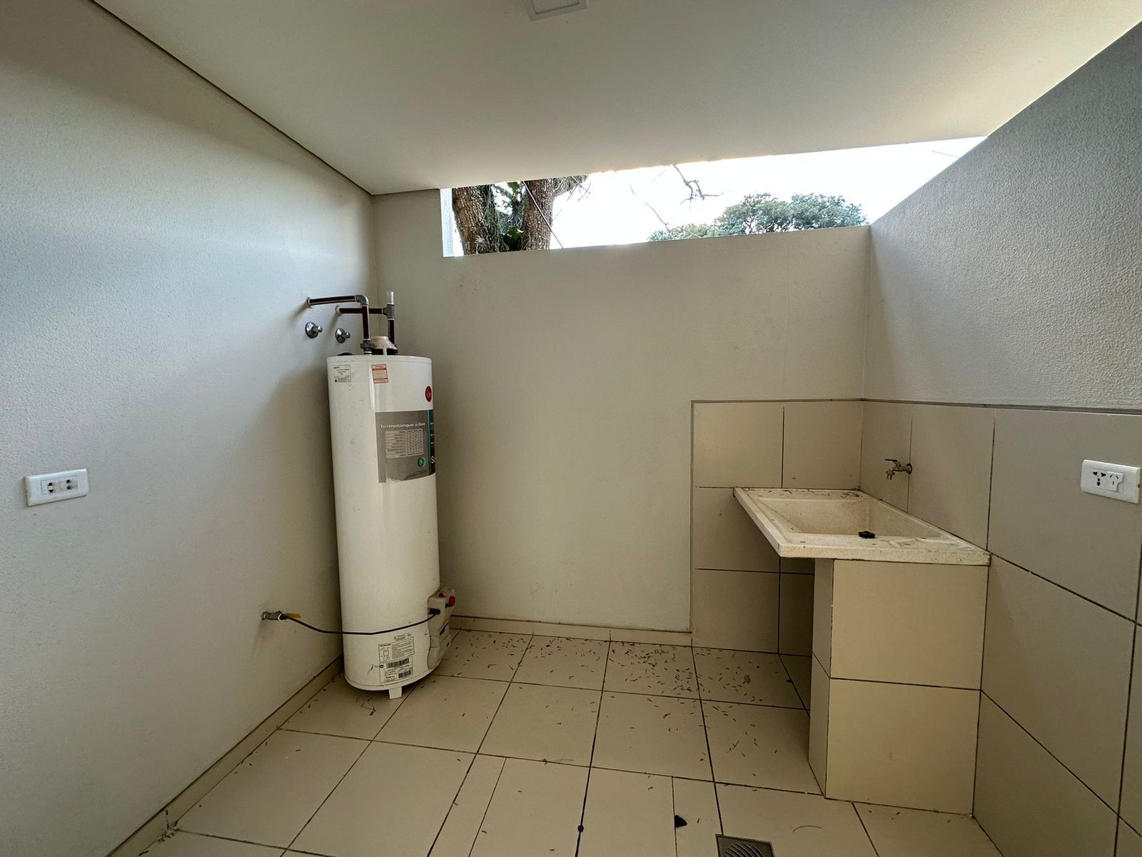Casa en Alquiler📍CASA EN ALQUILER 
  CONDOMINIO PALMAS DEL OESTE II
Av. Piraí entre 6to y 7mo Anillo

 Foto 5