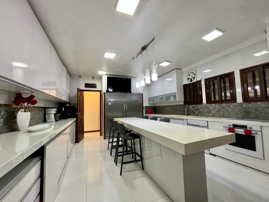 Casa en VentaZONA SANTOS DUMONT 2DO ANILLO 6 dormitorios 4 baños 4 parqueos Foto 8