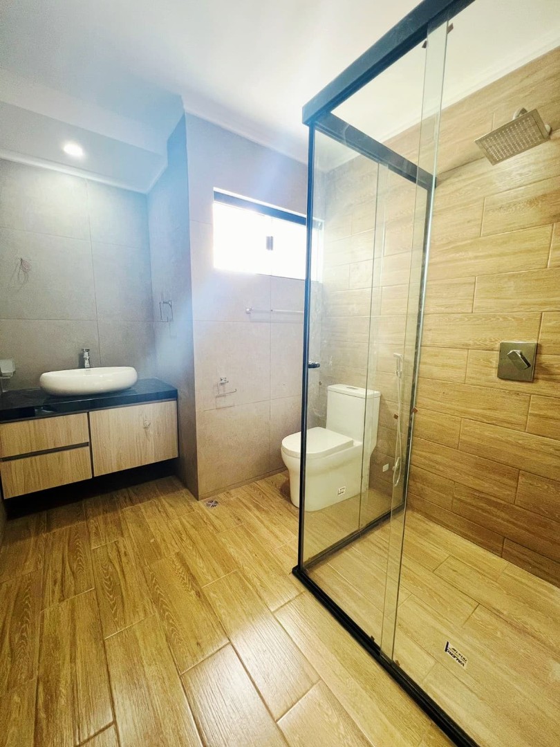 Casa en VentaAv. Alemana entre 7mo y 8vo anillo Foto 13