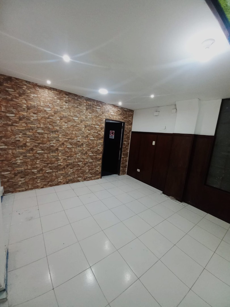 Oficina Av. Arce Foto 1