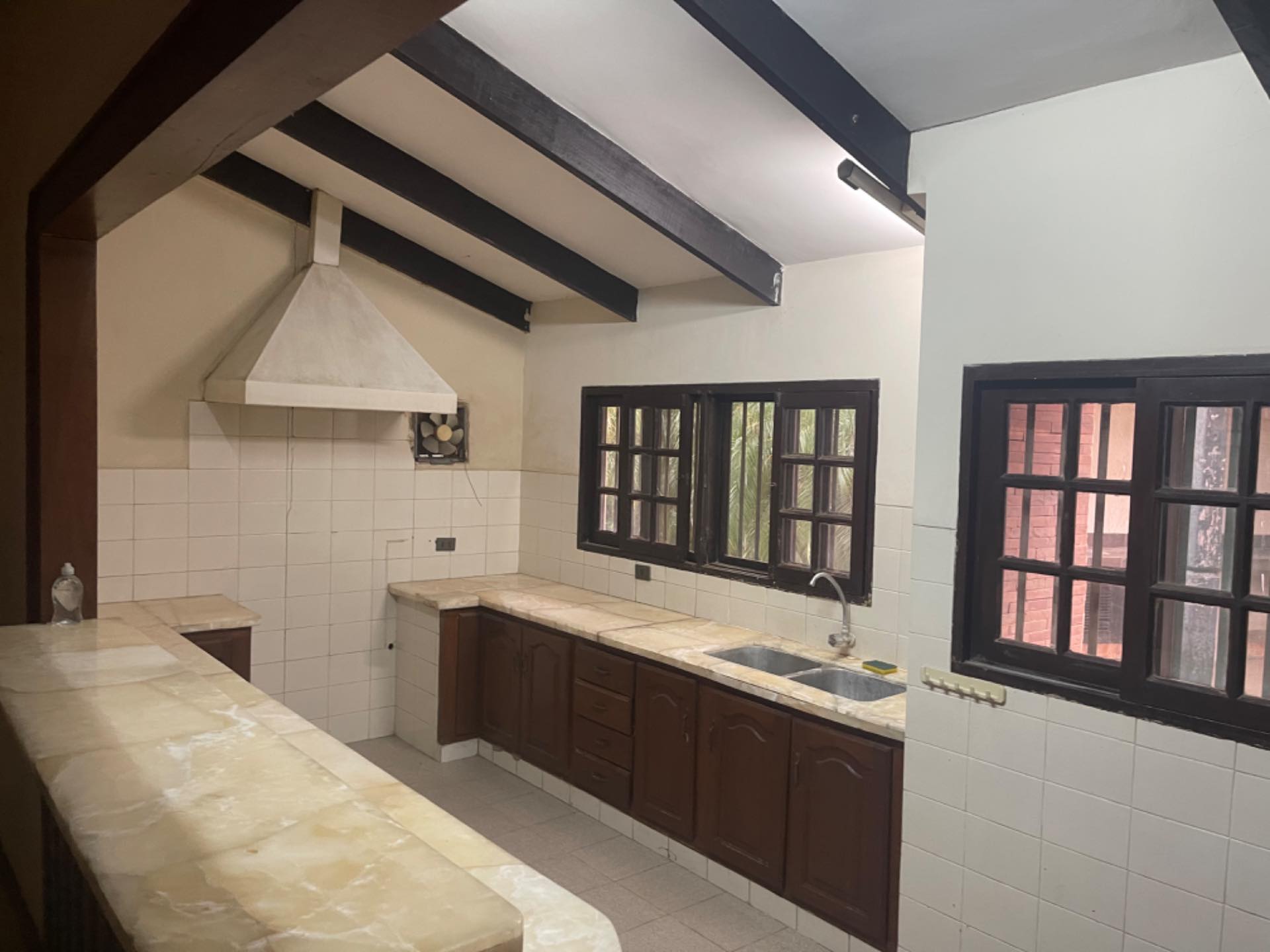 Casa Av Los Cusis zona Norte entre Beni y Banzer Foto 9