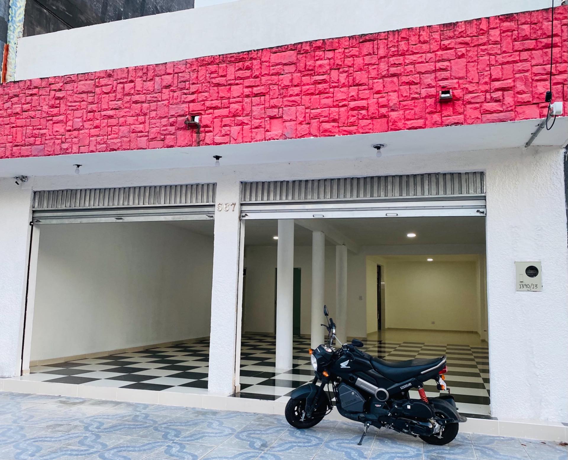 Local comercial en AlquilerAv. Busch #567 entre 1er y 2do anillo zona Cre  2 baños  Foto 2