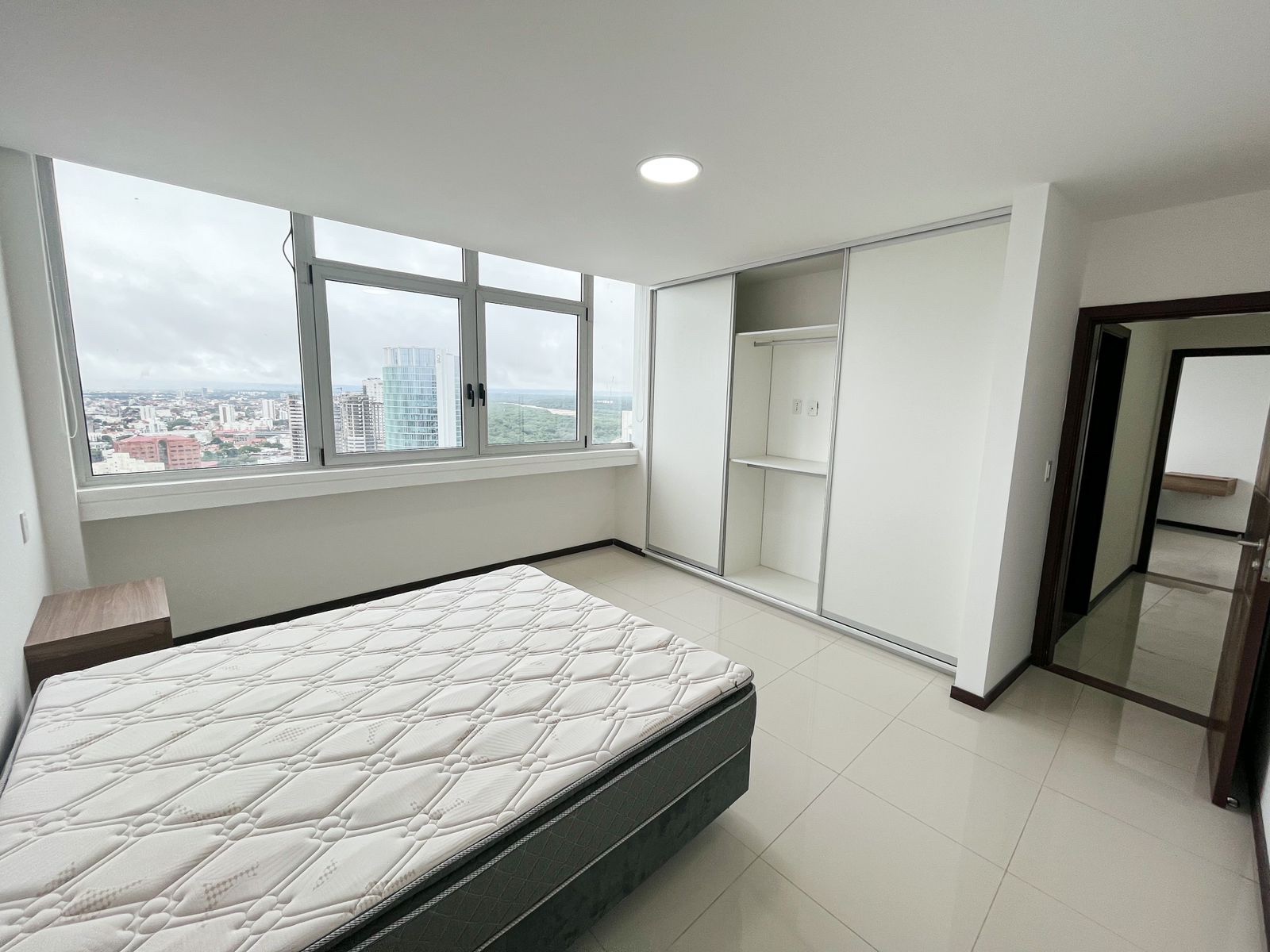 Departamento en AlquilerDPTO 3 DORMITORIOS AMOBLADO- PLATINIUM 2 FRENTE AL MALL VENTURA Foto 9