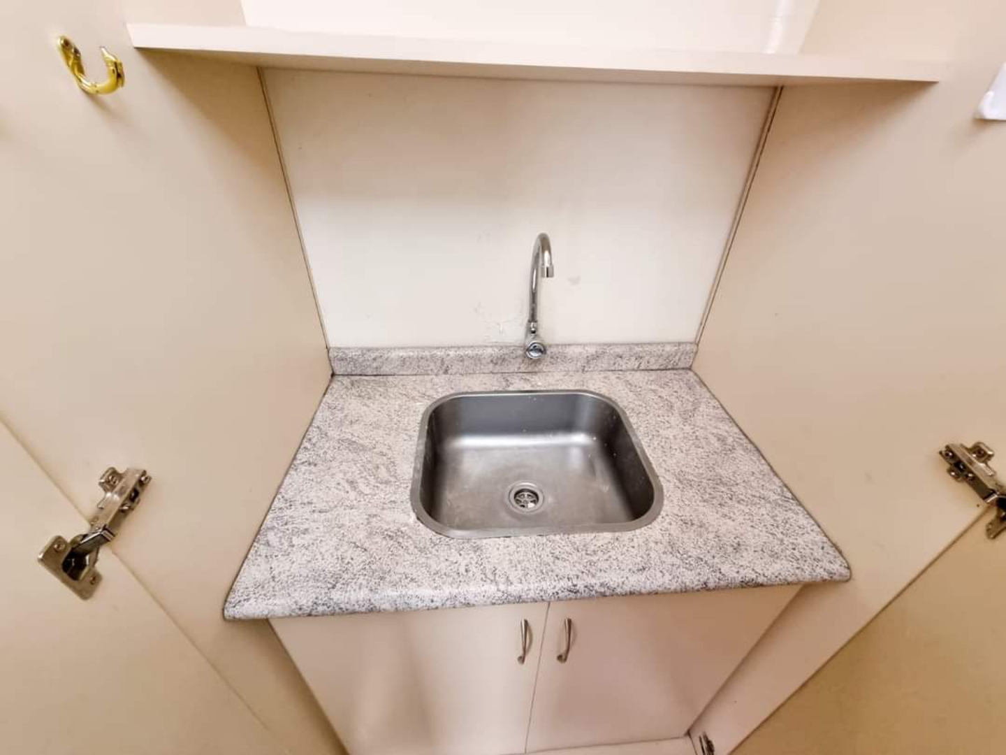 Oficina en Achumani en La Paz 1 dormitorios 2 baños  Foto 12