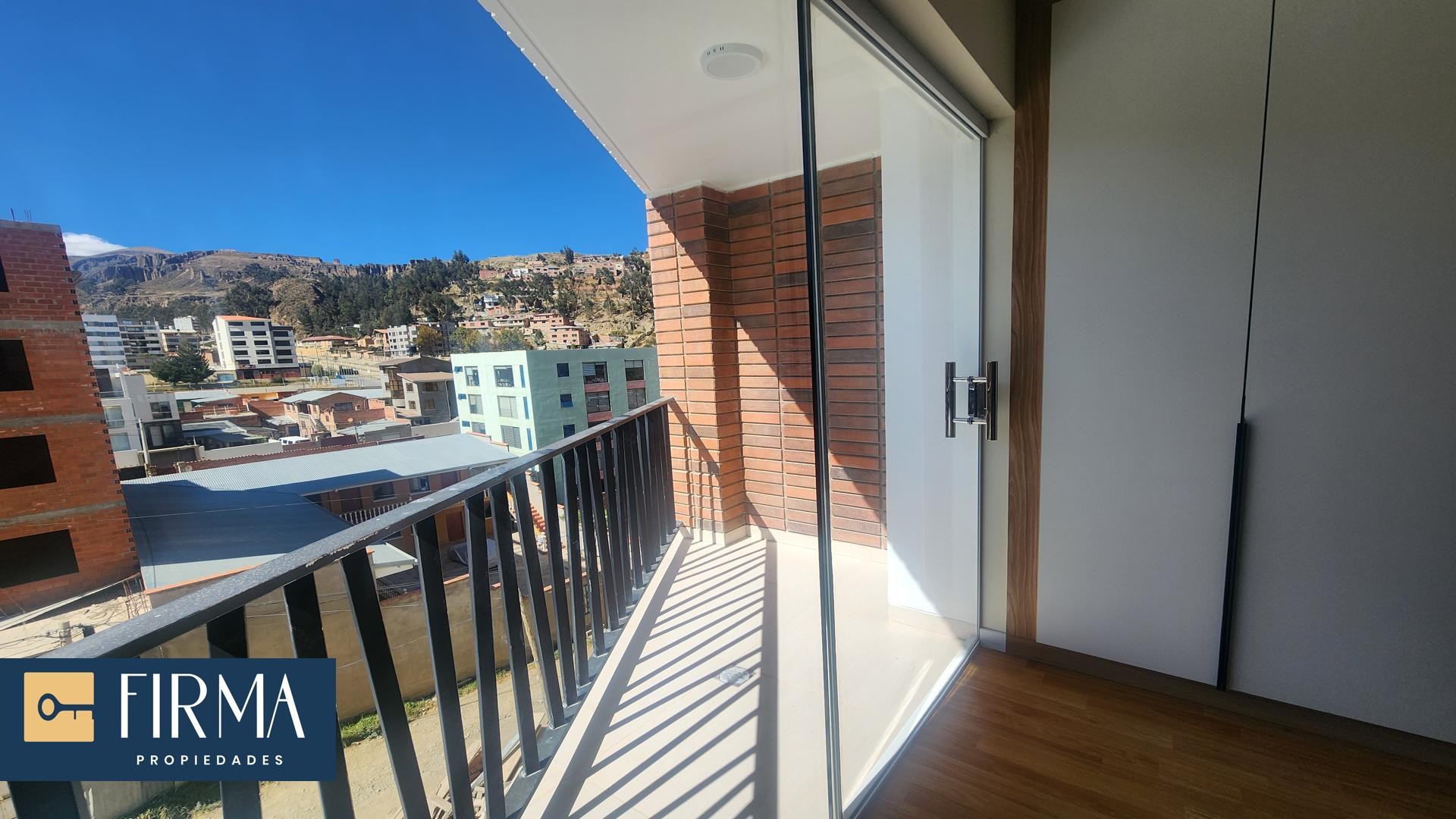 Departamento en VentaDEPARTAMENTO EN VENTA, ACHUMANI 2 dormitorios 2 baños 1 parqueos Foto 3