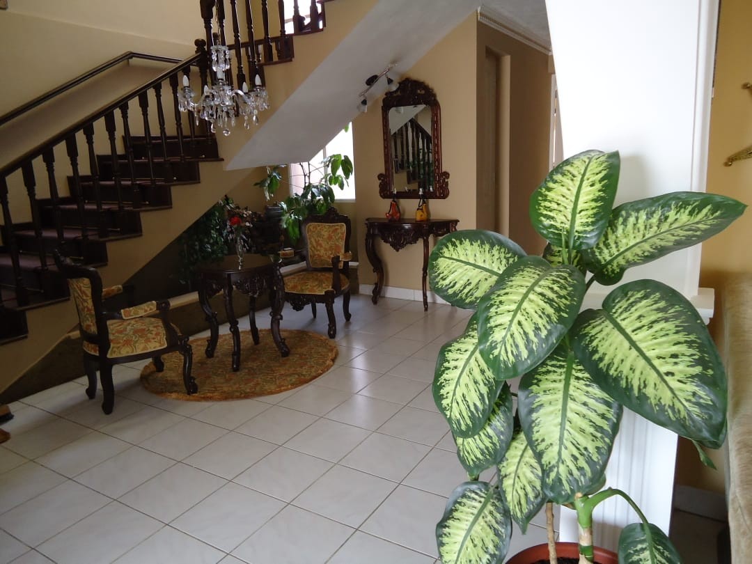 Casa Avenida Atahuallpa frente al segundo tanque de semapa Foto 23