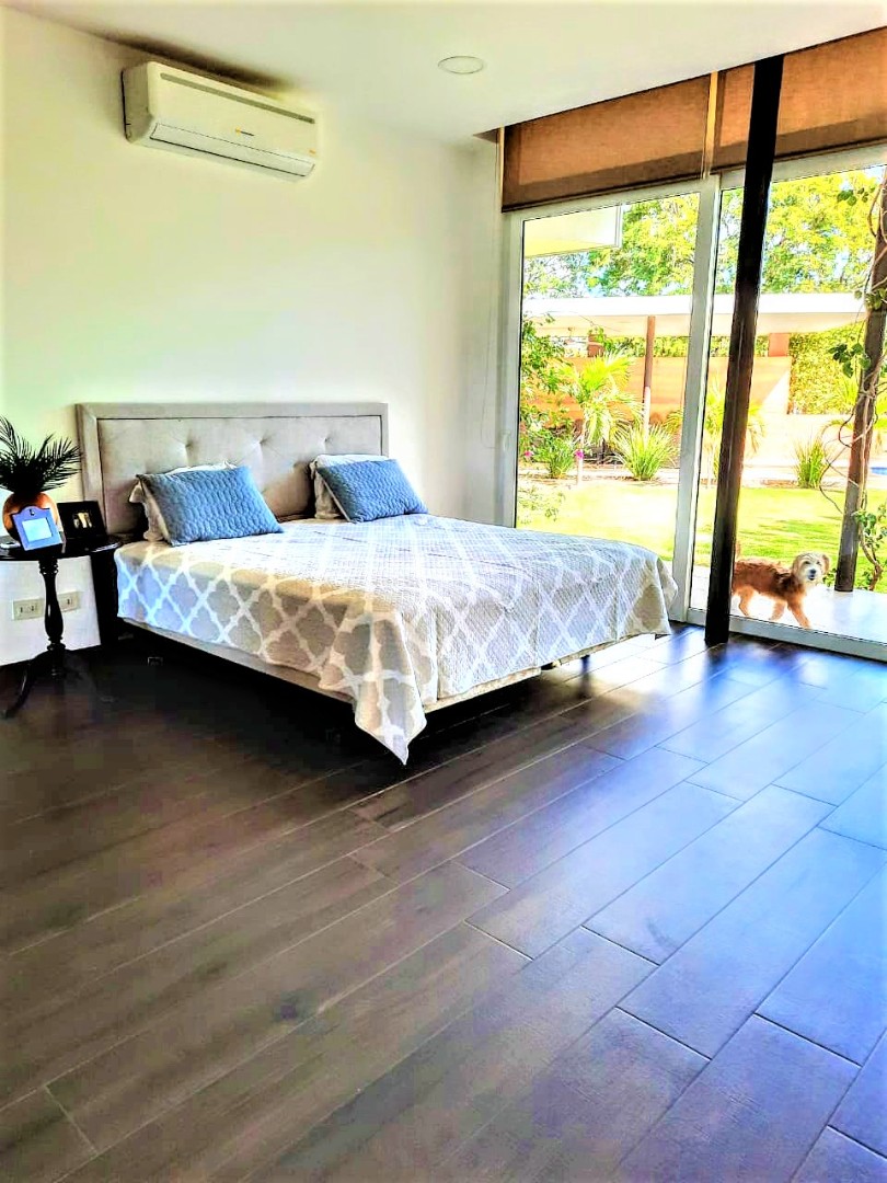 Casa en Urubó en Santa Cruz de la Sierra 5 dormitorios 5 baños 3 parqueos Foto 8