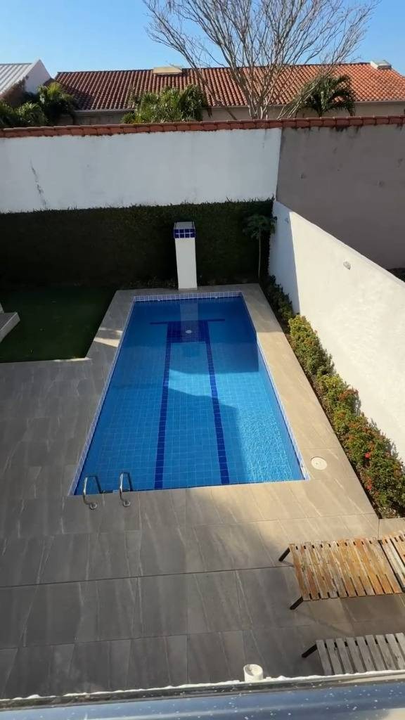 Casa en Entre 4to y 5to anillo Oeste en Santa Cruz de la Sierra 4 dormitorios 6 baños 2 parqueos Foto 6