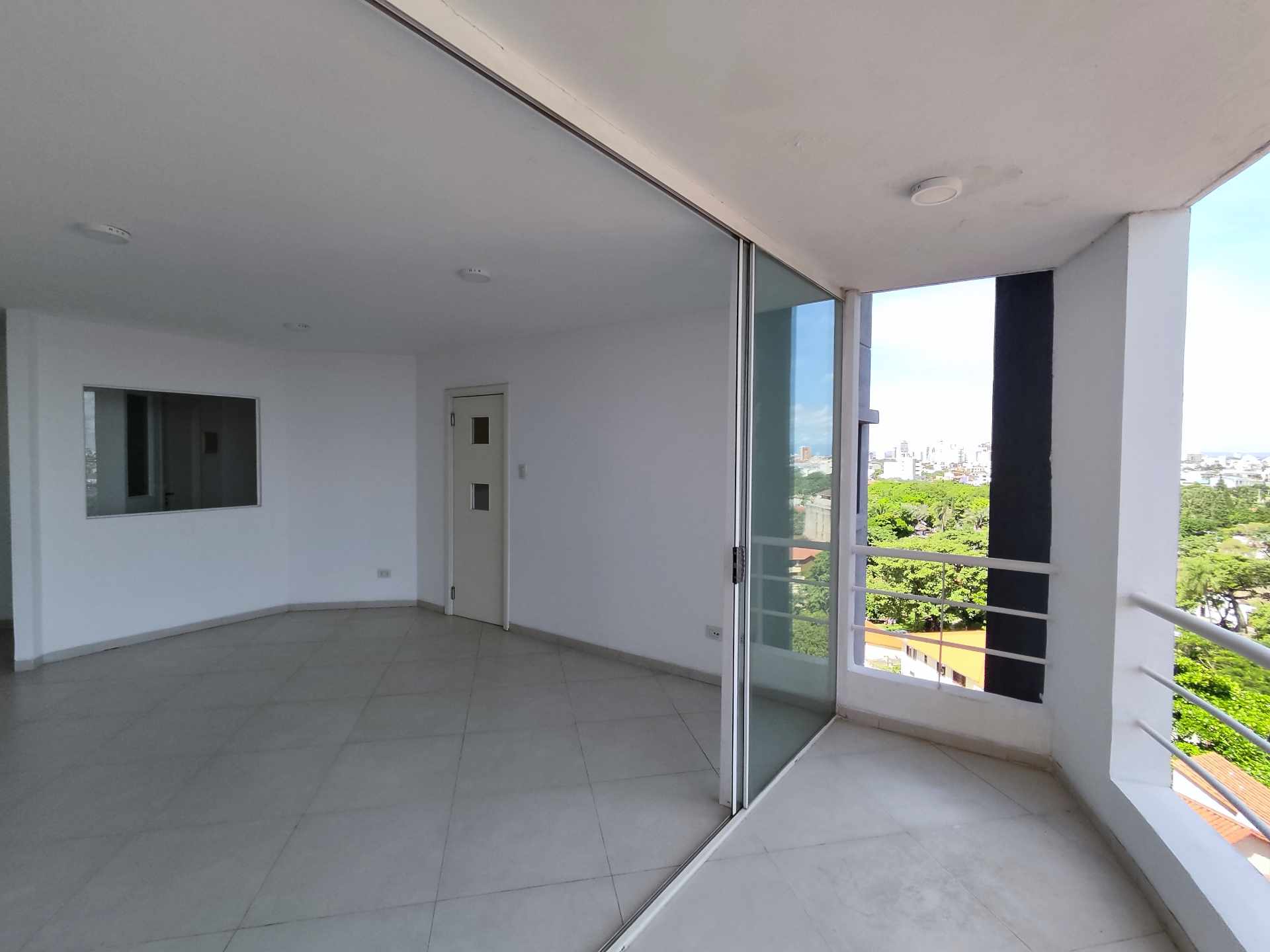 Departamento Torres Geranios, entre 1er y 2do anillo Foto 13