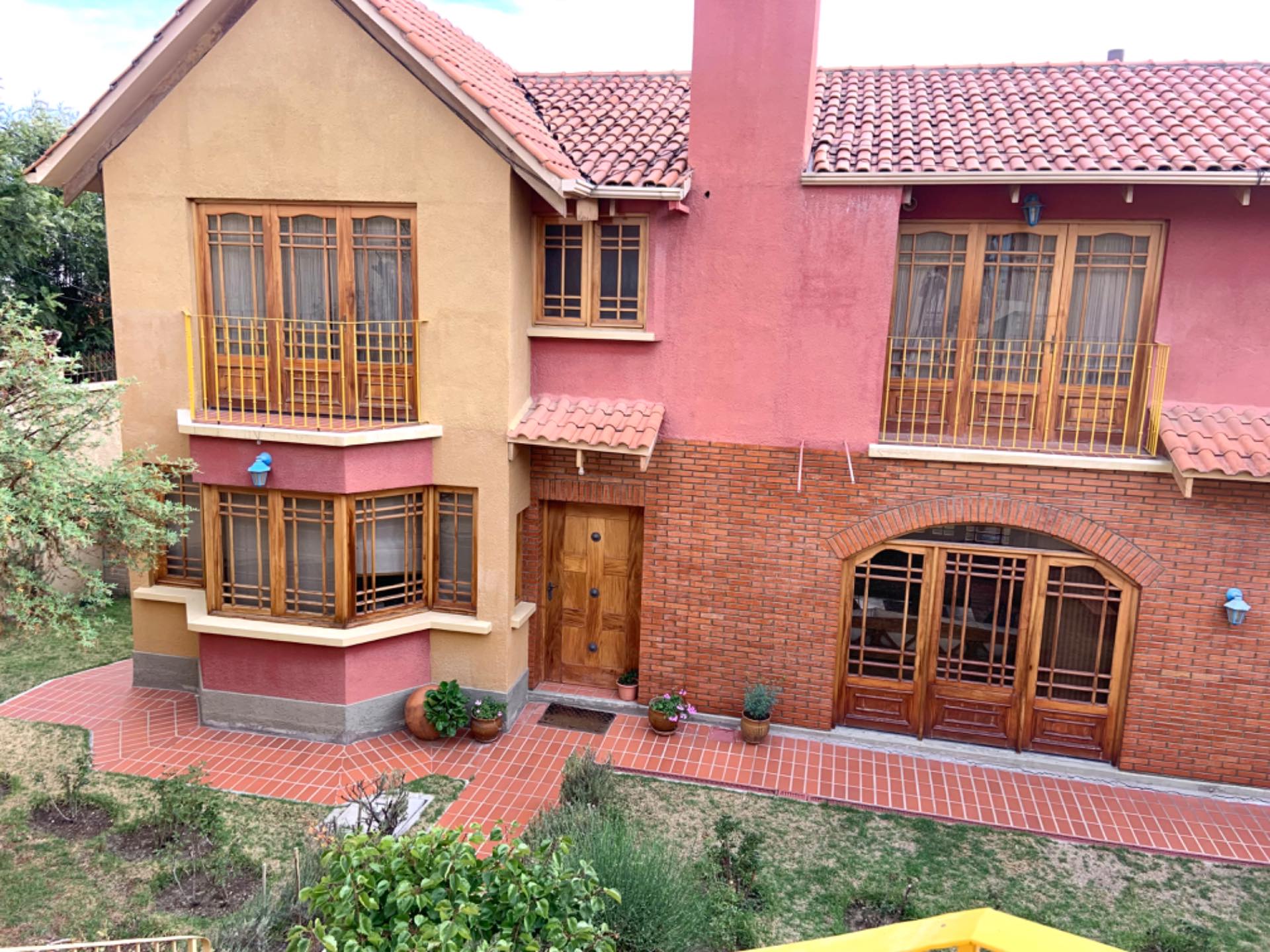 Casa en Mallasilla en La Paz 4 dormitorios 4 baños 3 parqueos Foto 4