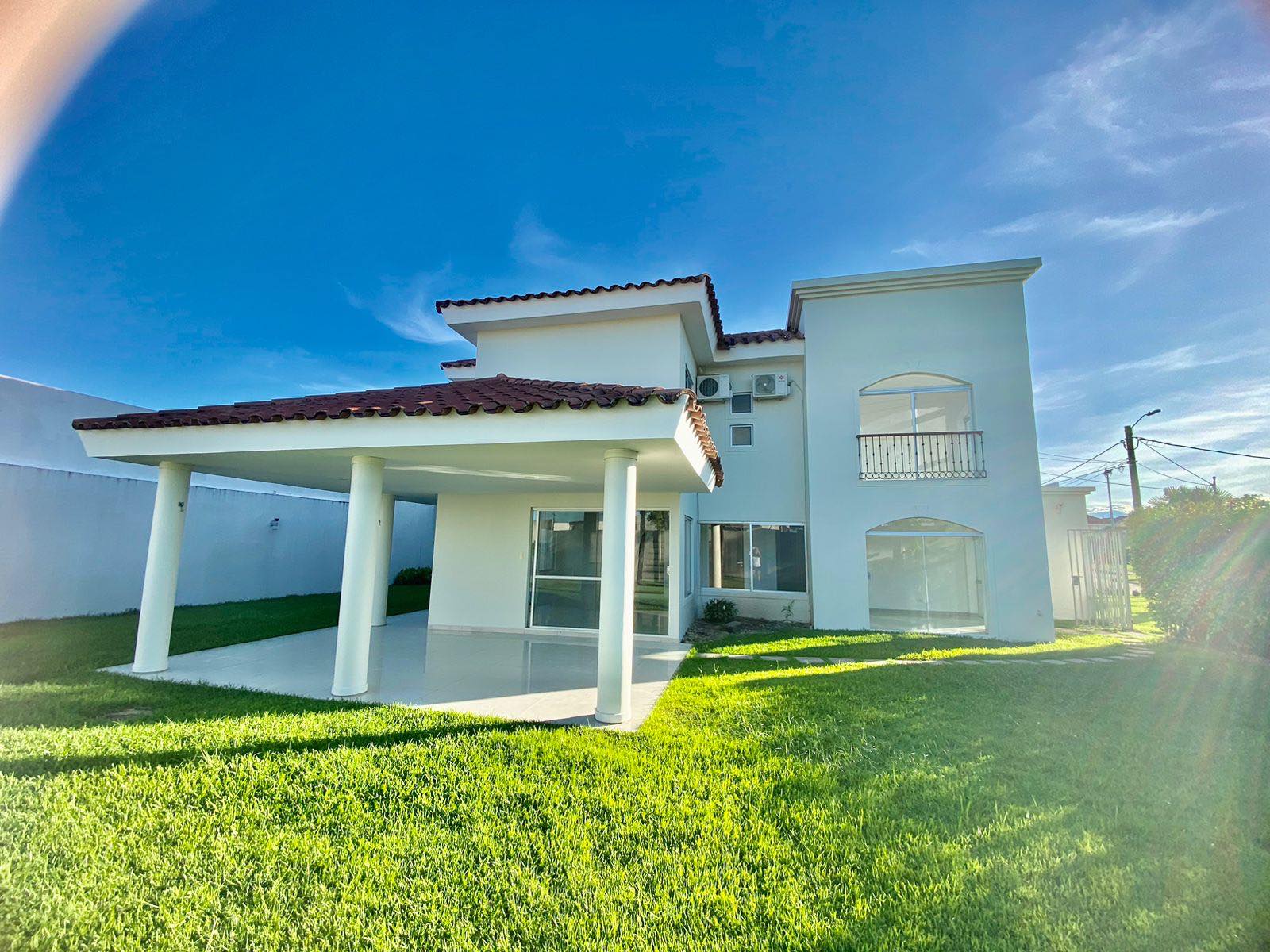 Casa en Urubó en Santa Cruz de la Sierra 3 dormitorios 4 baños 6 parqueos Foto 19