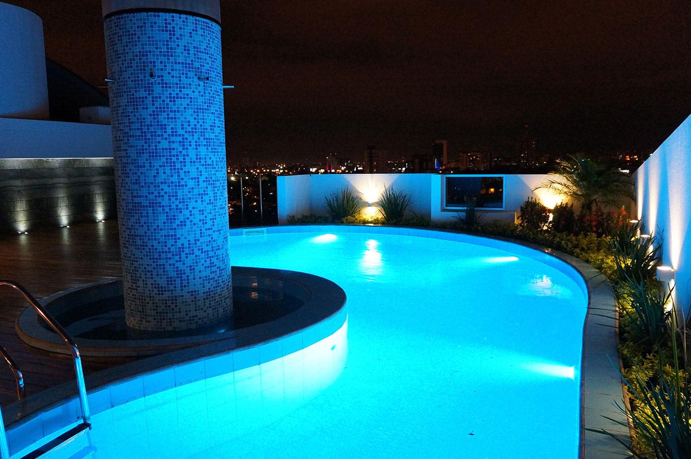 Departamento en Entre 2do y 3er anillo Norte en Santa Cruz de la Sierra 2 dormitorios 2 baños 1 parqueos Foto 1