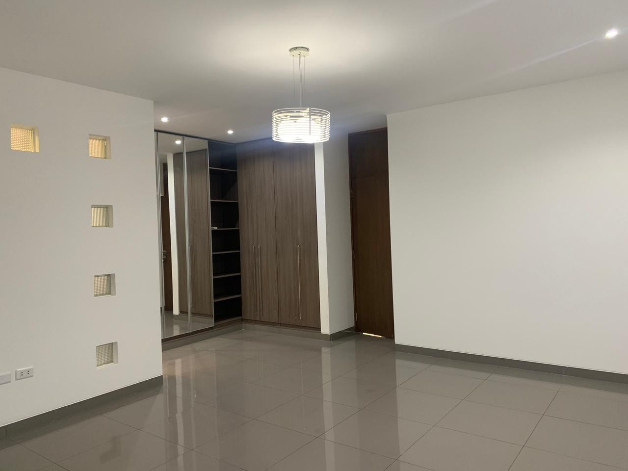 Casa en Urubó en Santa Cruz de la Sierra 5 dormitorios 5 baños 2 parqueos Foto 18