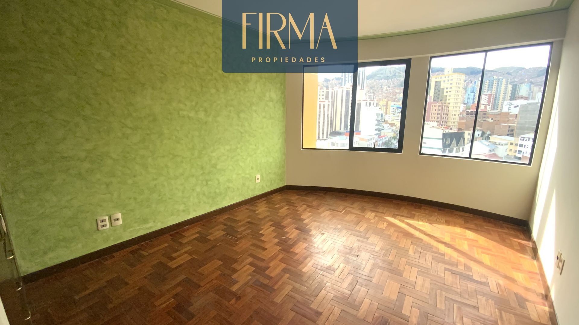 Departamento en VentaCOMPRA ESTE AMPLIO Y CÉNTRICO DEPARTAMENTO EN MIRAFLORES 5 dormitorios 4 baños 1 parqueos Foto 5