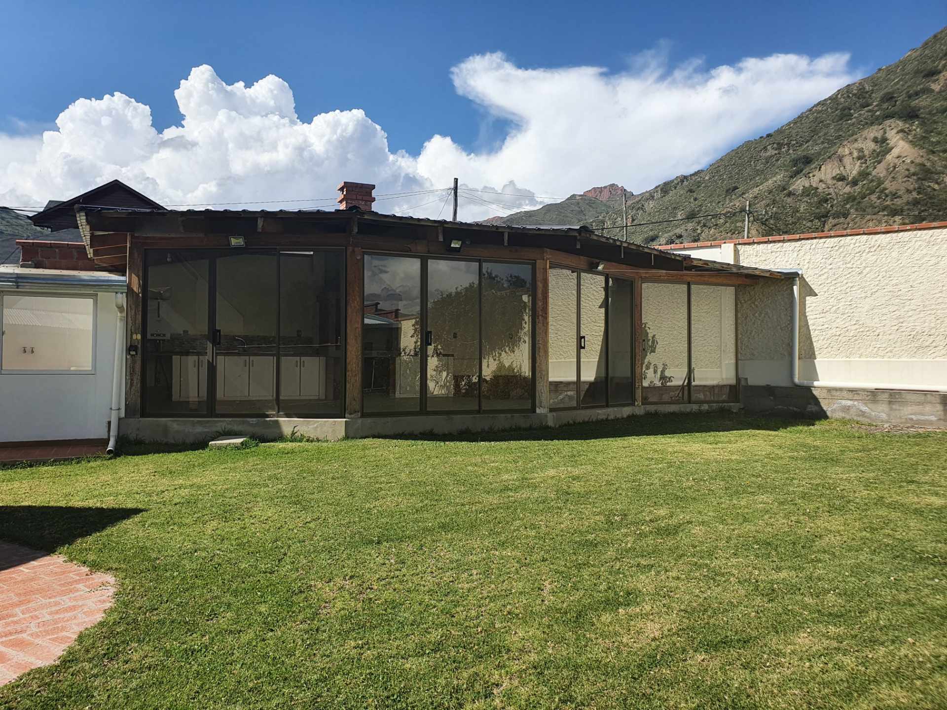 Casa en VentaZona Sur, Huajchilla. Urbanizacion Bartos. 4 dormitorios 4 baños 6 parqueos Foto 3