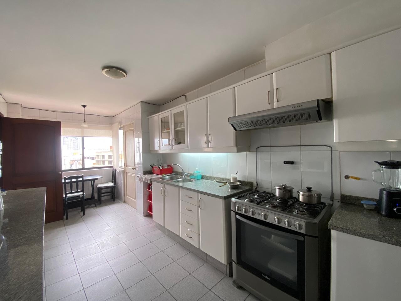 Departamento en Venta📍Av. La Salle, Edificio Mirador de Equipetrol. 3 dormitorios 3 baños 2 parqueos Foto 9