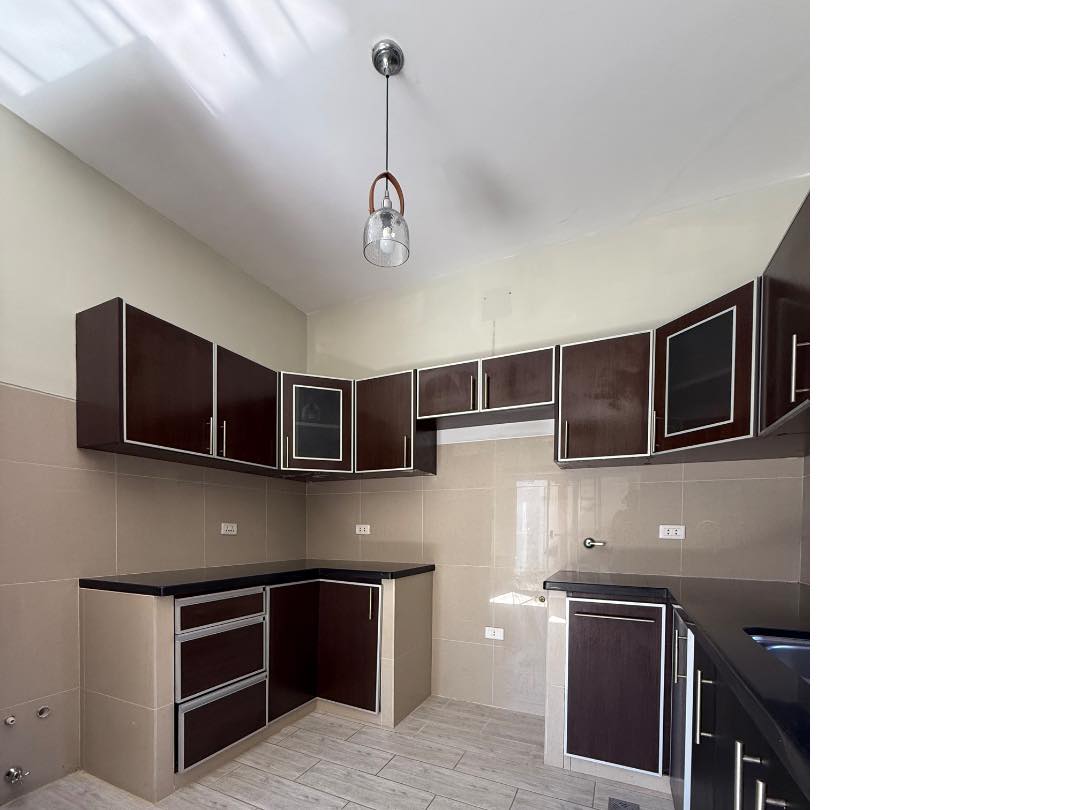 Casa en Urubó en Santa Cruz de la Sierra 4 dormitorios 3 baños 3 parqueos Foto 5