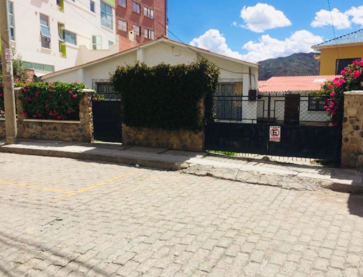 Terreno San Miguel, bloque J-30, calle Jaime Mendoza #1035 Foto 1