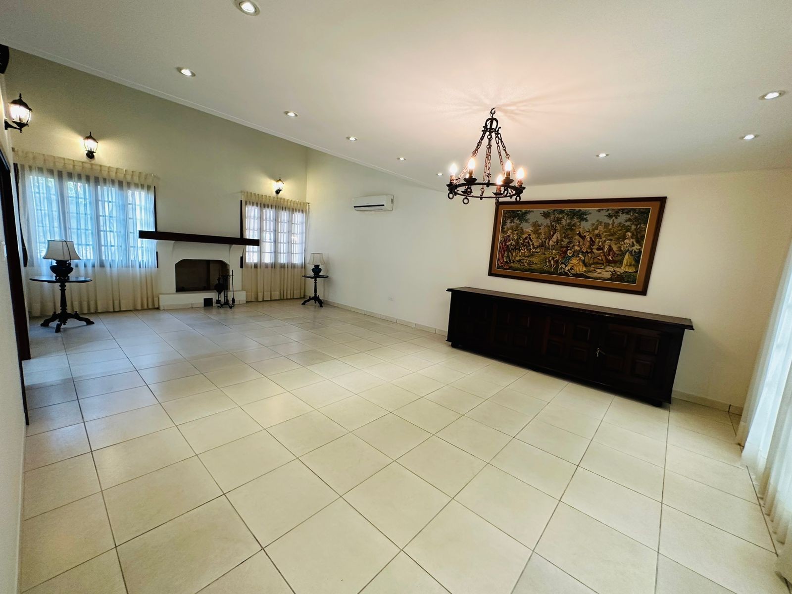 En Alquiler a $us 2,700 Foto 20