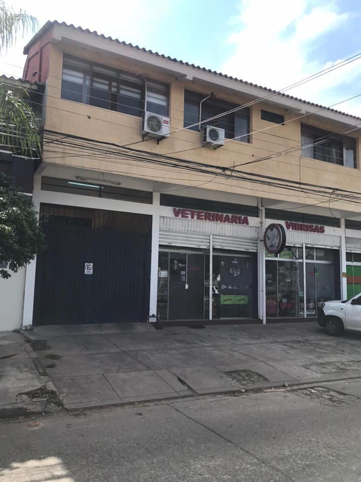 Local comercial en VentaSOBRE AVENIDA SANTOS DUMOUNT AL LADO DEL MERCADO RAMAFA  7 baños  Foto 4