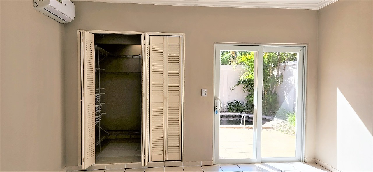 Casa en Entre 4to y 5to anillo Oeste en Santa Cruz de la Sierra 3 dormitorios 3 baños 2 parqueos Foto 6