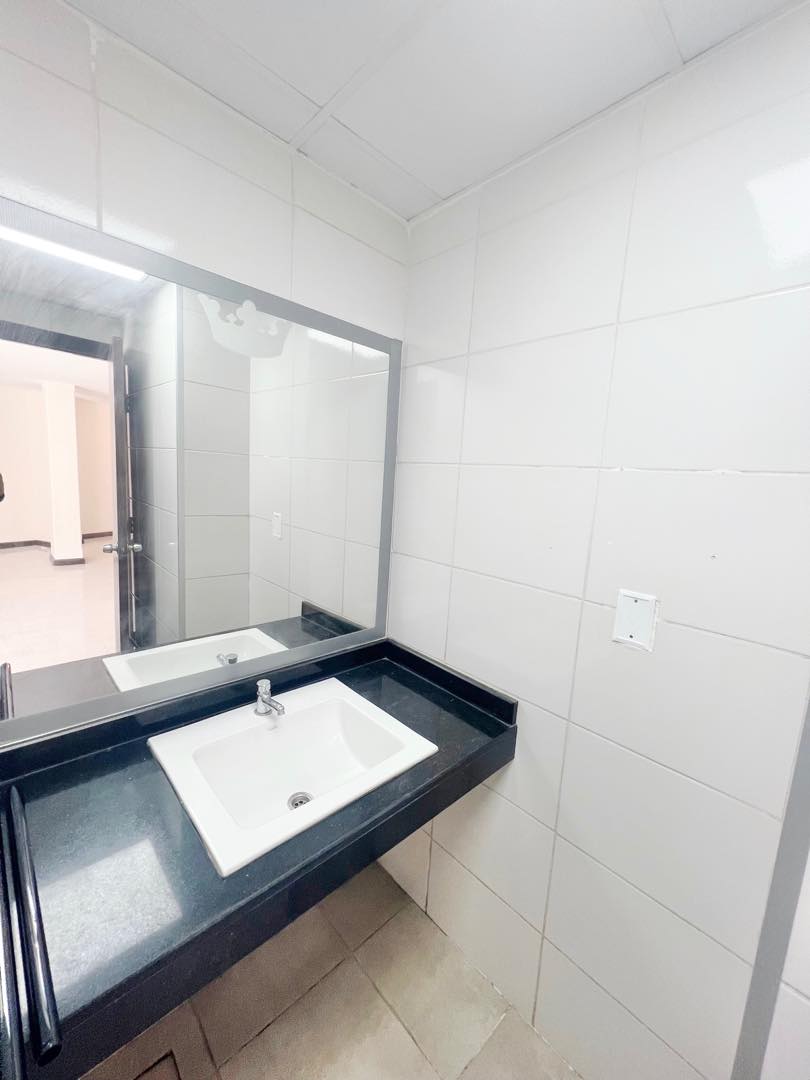 Local comercial en Miraflores en La Paz  2 baños  Foto 7