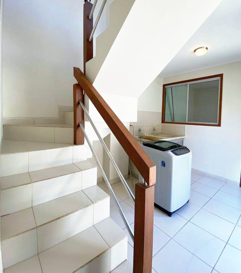 Casa en AnticréticoANTICRETICO
Zona Norte
Av. Alemana 2do y 3er anillo 4 dormitorios 4 baños 4 parqueos Foto 30