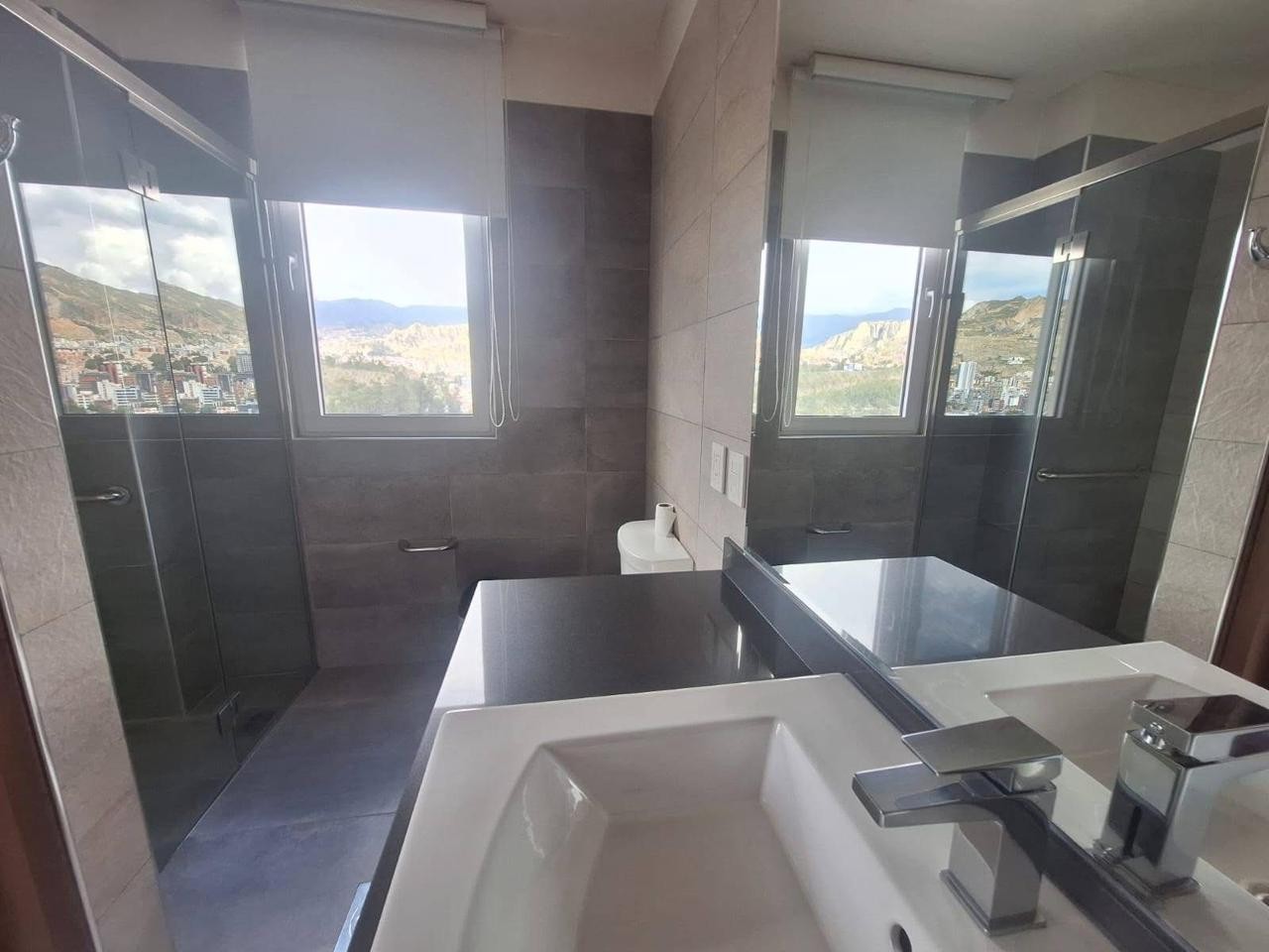 Departamento Hermoso departamento dúplex  amoblado en alquiler en Calacoto Foto 3