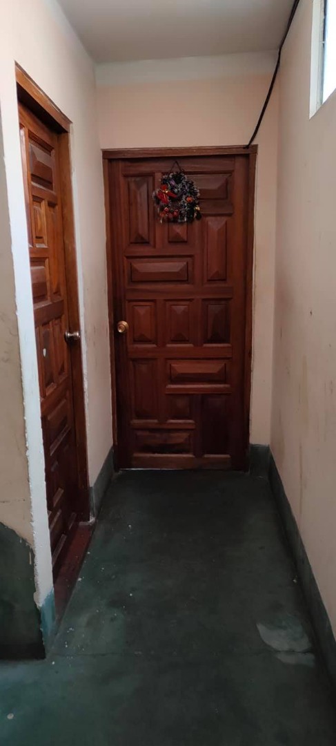 Casa en Tembladerani en La Paz 8 dormitorios 2 baños 1 parqueos Foto 12