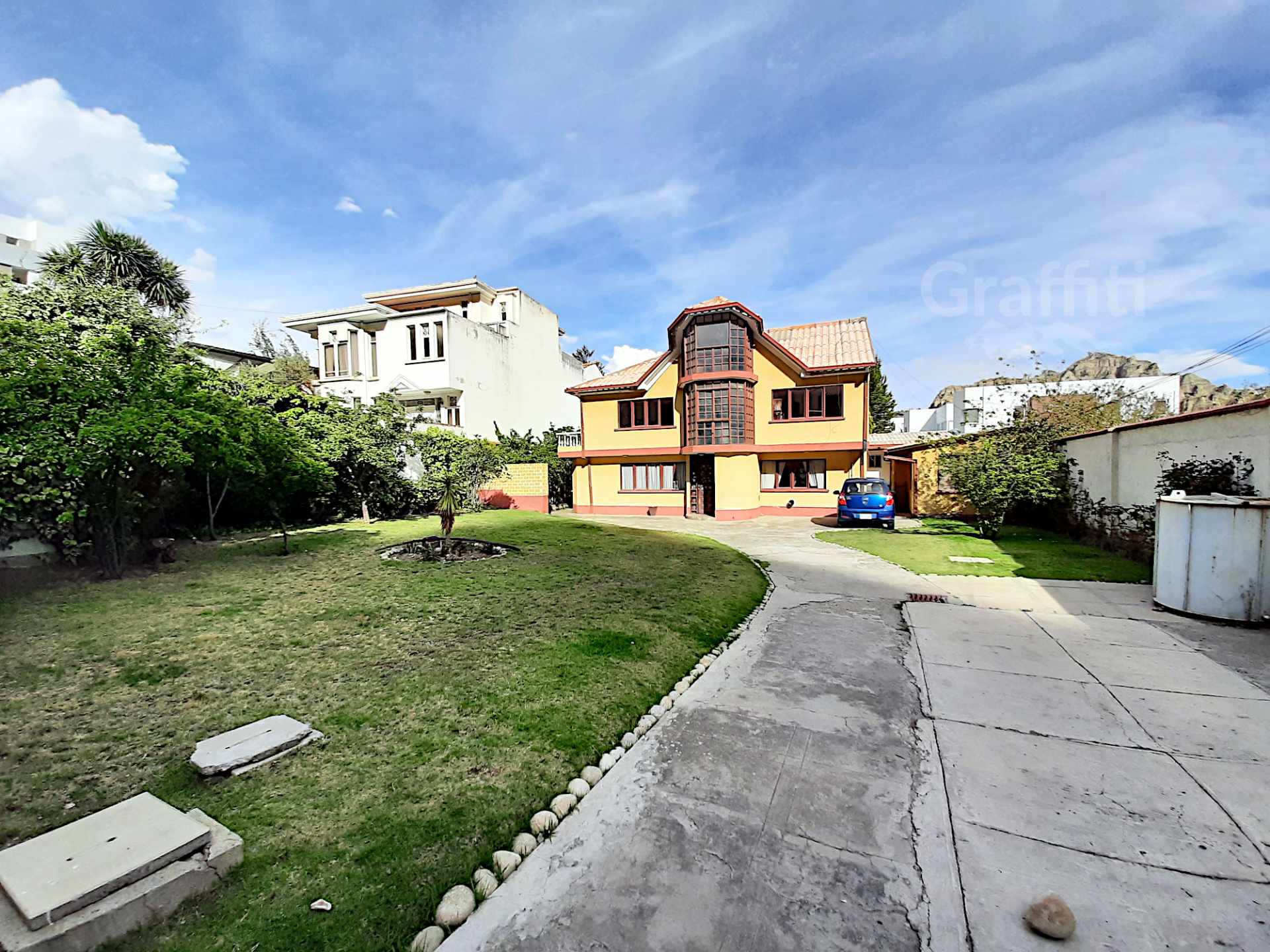 Casa en Achumani en La Paz 5 dormitorios 4 baños 5 parqueos Foto 1
