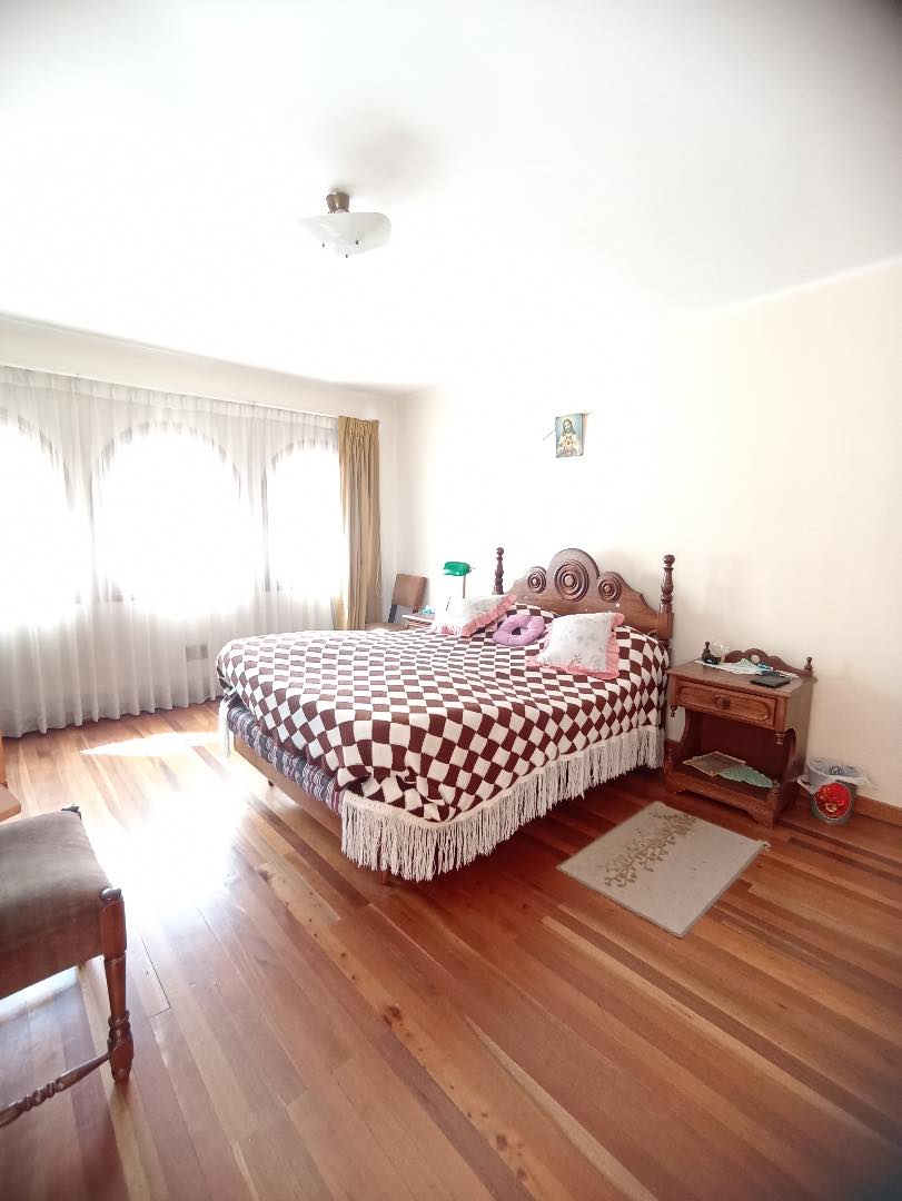 Departamento en VentaCASA EN VENTA / IRPAVI 7 dormitorios 5 baños 5 parqueos Foto 18