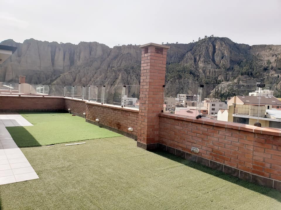 Departamento en Achumani en La Paz 3 dormitorios 5 baños 2 parqueos Foto 1