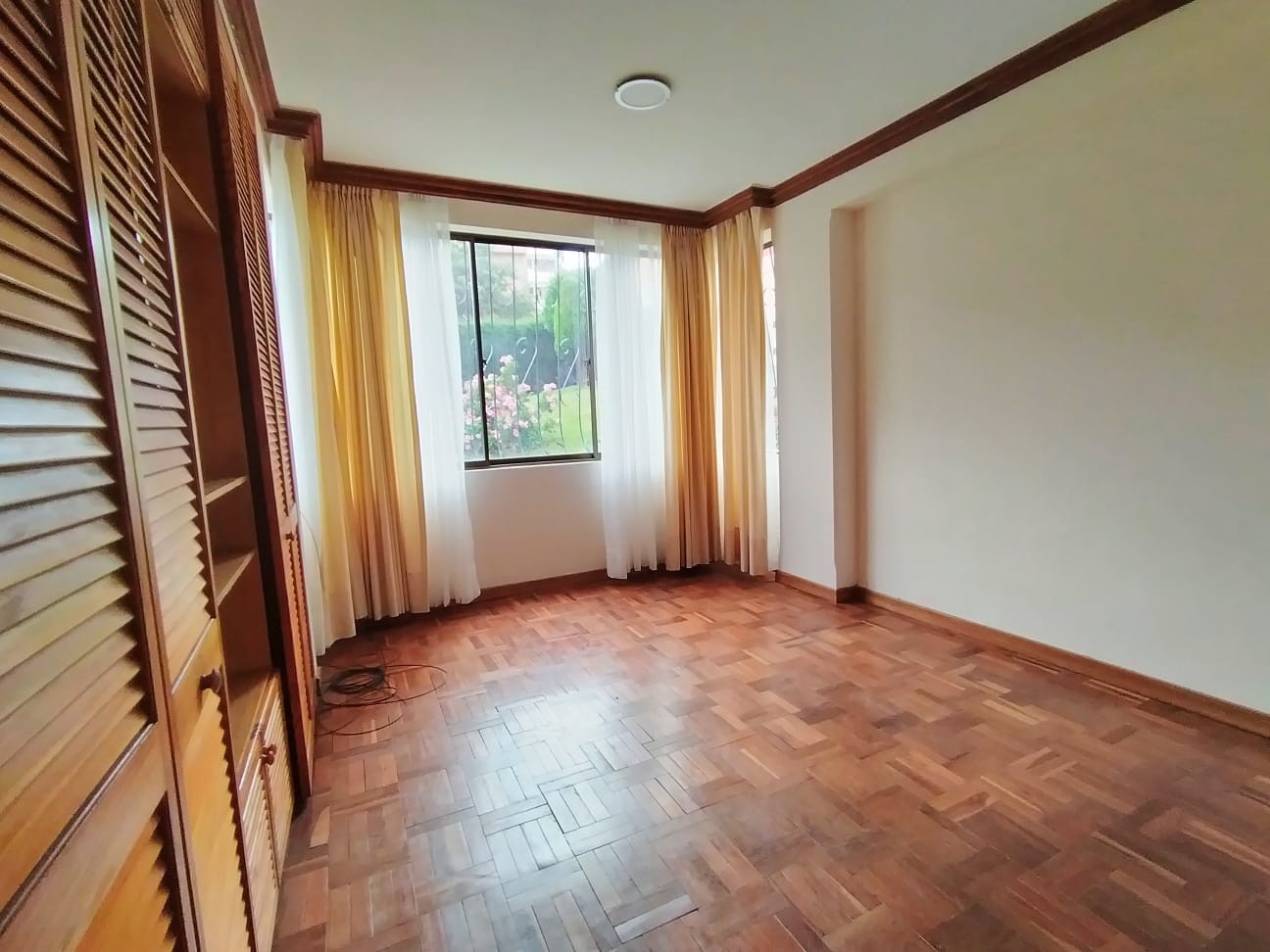 Departamento en AlquilerLos Pinos, frente a Impuestos Nacionales, zona los nuevos Pinos 3 dormitorios 4 baños 1 parqueos Foto 6