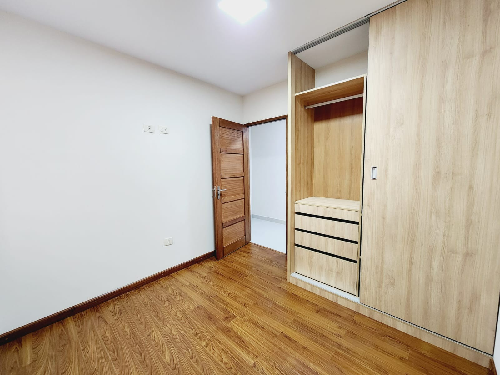 Departamento en VentaFUNCIONAL Y ECONÓMICO DEPARTAMENTO DE 3 DORMITORIOS, TORRES KRATOS, AV. BEIJING – ZONA SARCO 3 dormitorios 2 baños 1 parqueos Foto 5