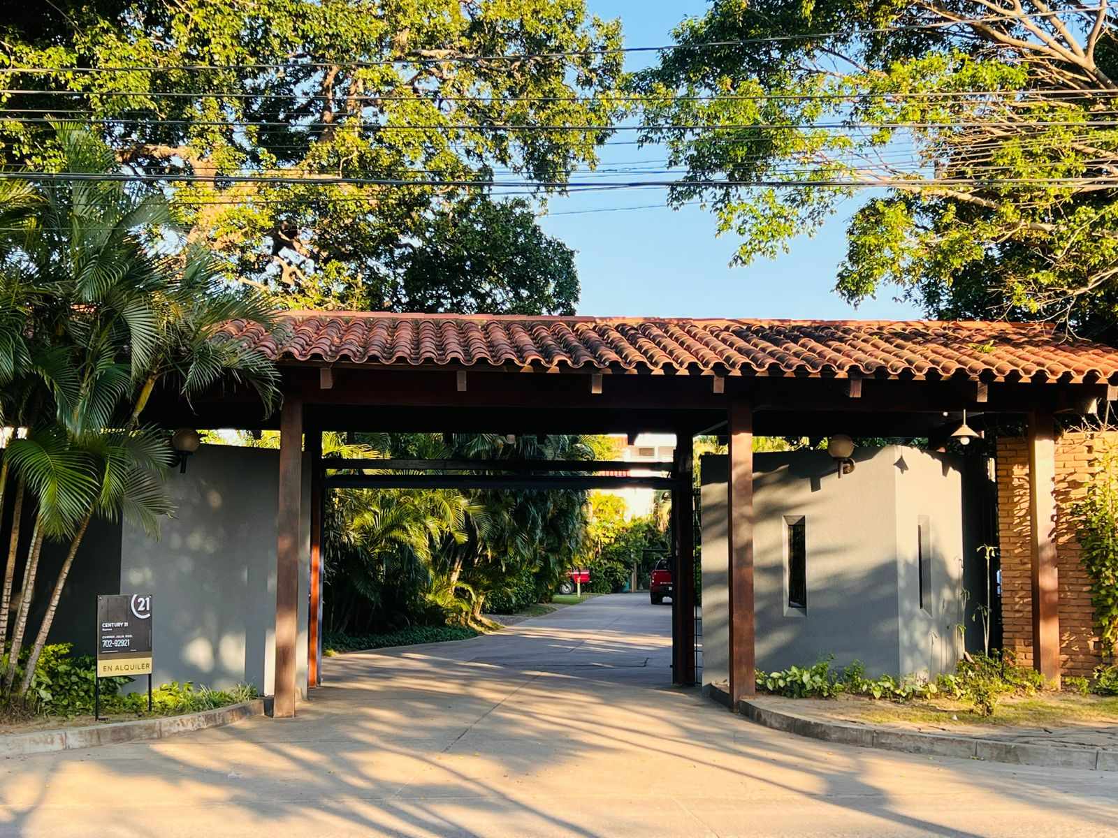 En Alquiler a $us 1,600 Foto 2