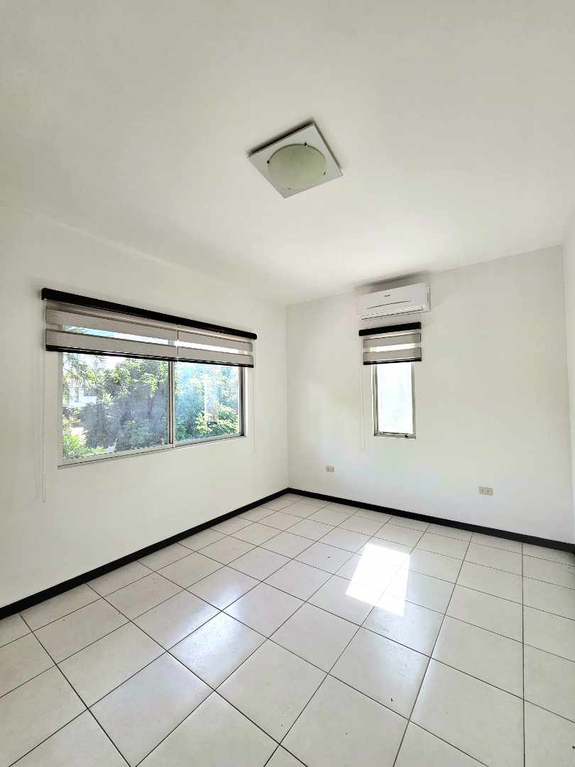 Casa en Entre 5to y 6to anillo Norte en Santa Cruz de la Sierra 3 dormitorios 3 baños 2 parqueos Foto 15