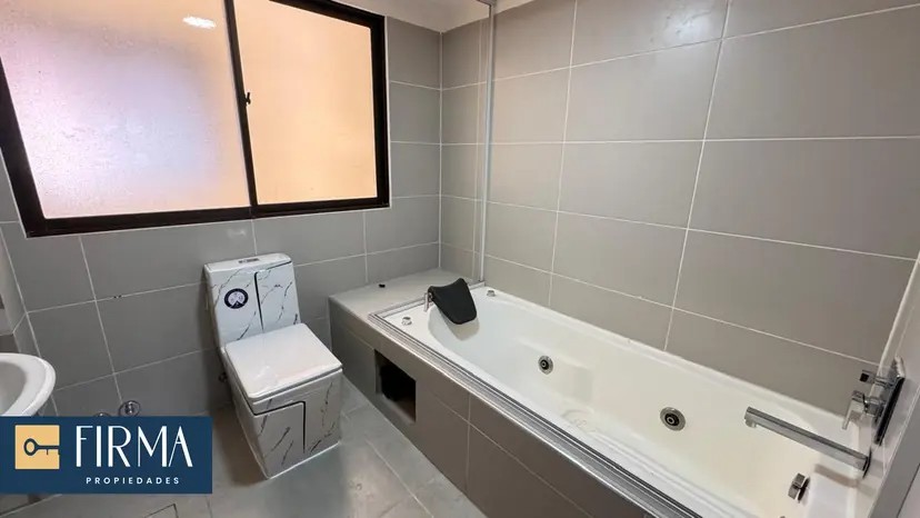 Casa en Achumani en La Paz 4 dormitorios 6 baños 3 parqueos Foto 15