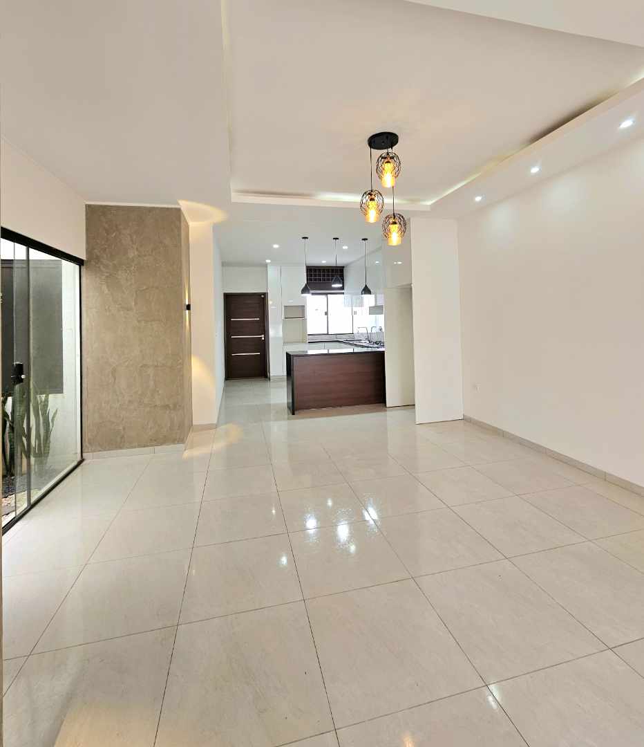 Casa en VentaAv. Pirai y Radial 17.5 8vo anillo  3 dormitorios 2 baños 2 parqueos Foto 14