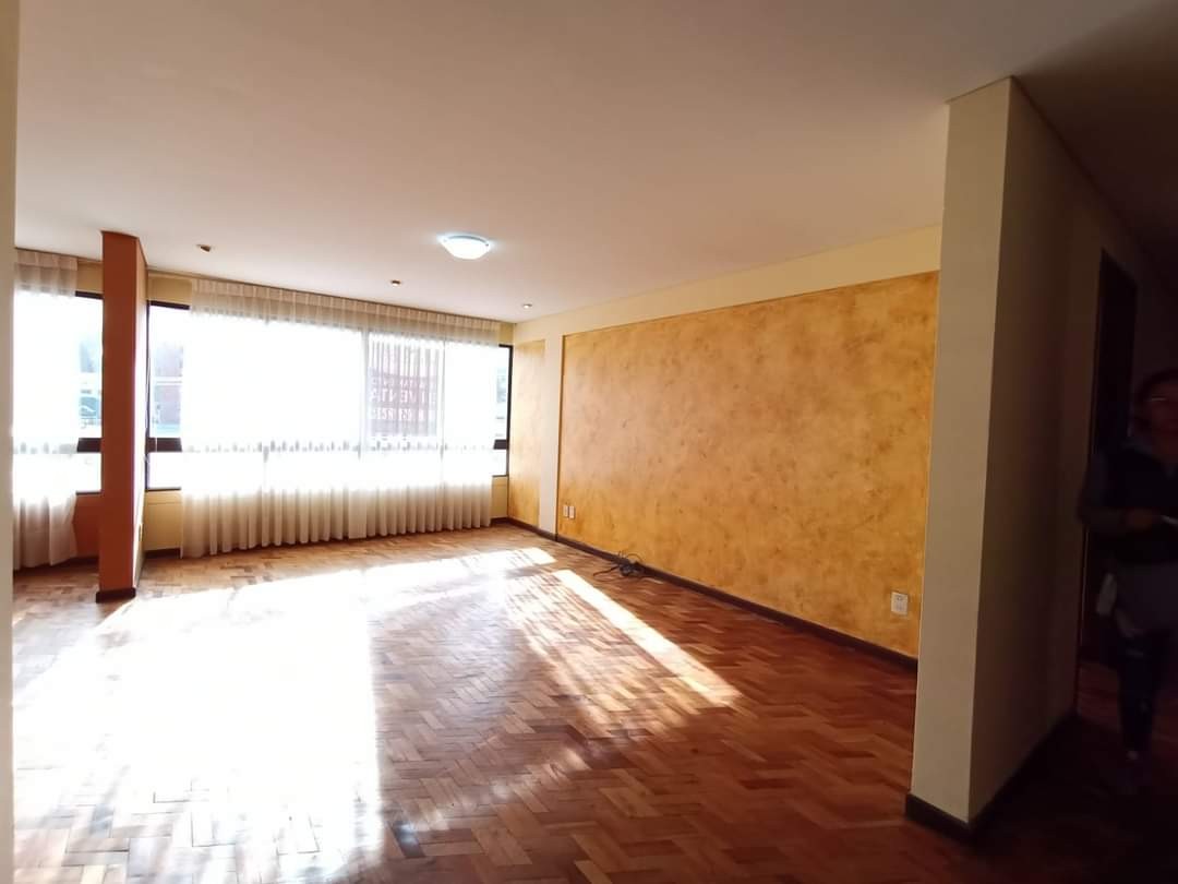 Departamento en Irpavi en La Paz 3 dormitorios 4 baños 1 parqueos Foto 3