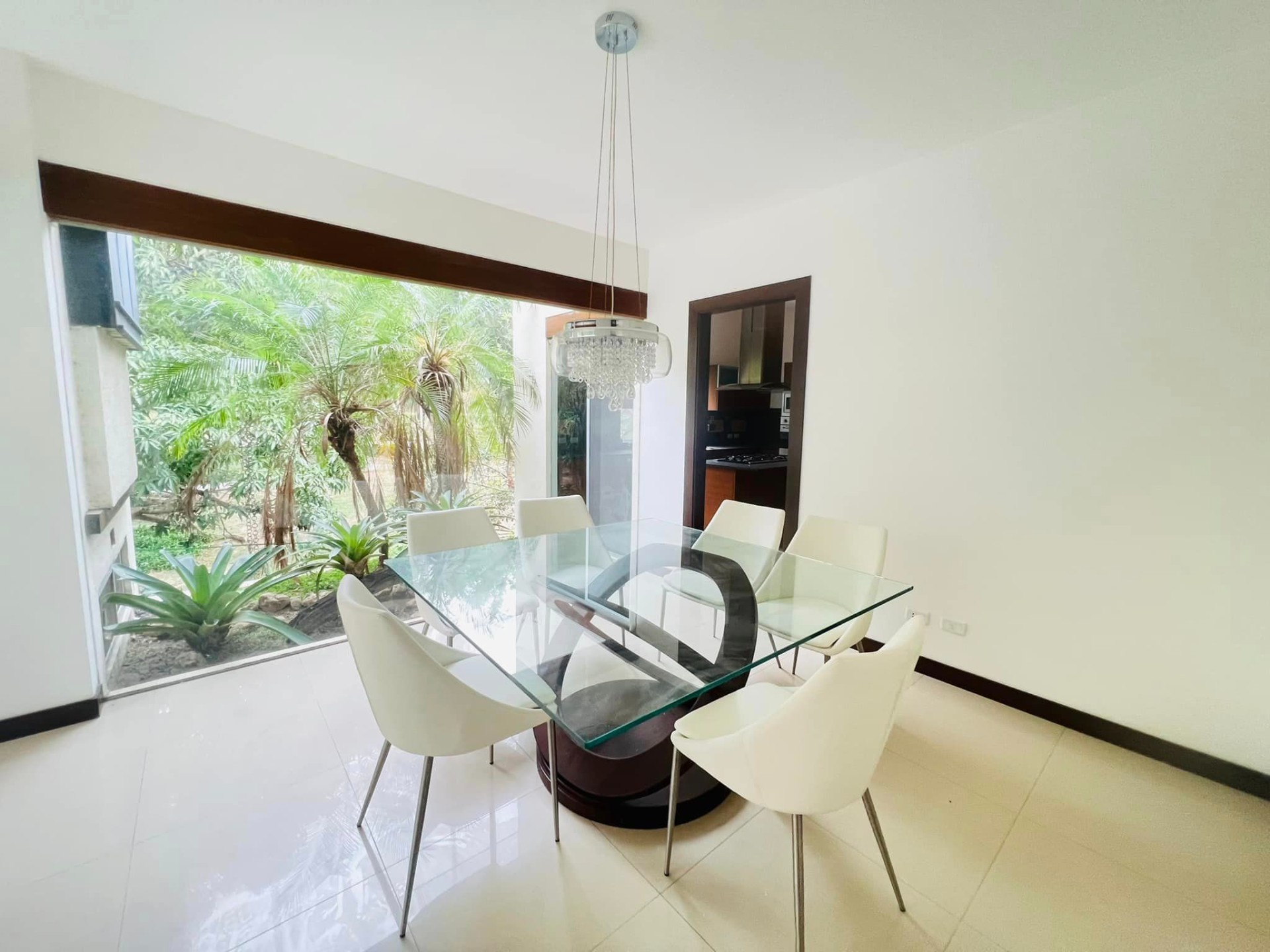 Casa en AlquilerCONDOMINIO JARDINES DEL URUBO  4 dormitorios 5 baños 3 parqueos Foto 6