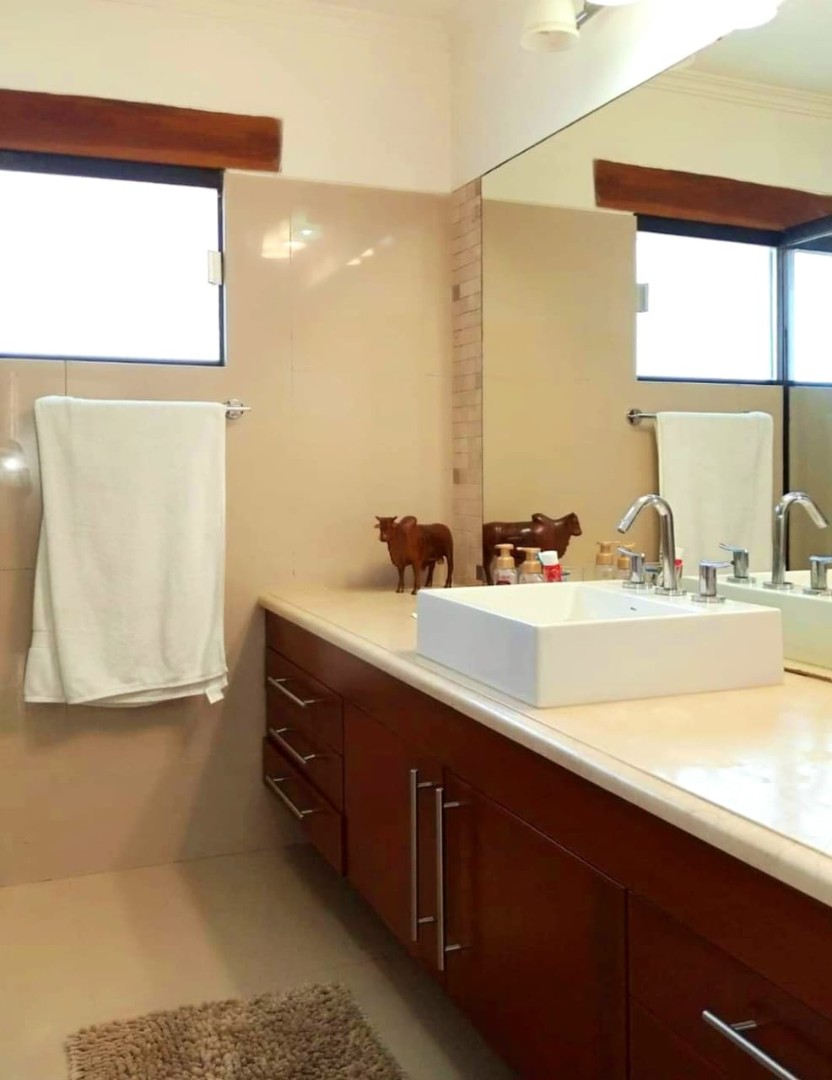 Casa en AlquilerAv  pirai 4to anillo 
Bellísima CASA AMOBLADA  de 4 DORMITORIOS  4 dormitorios 6 baños 2 parqueos Foto 10