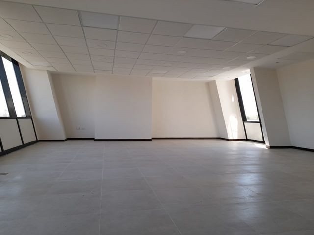 Oficina en VentaAV. VELARDE  4 dormitorios 2 baños  Foto 8