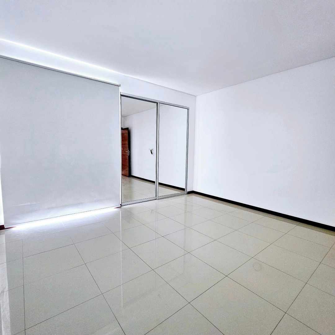 Departamento AV. CANAL ISUTO , ENTRE 2DO Y 3ER ANILLO Foto 3