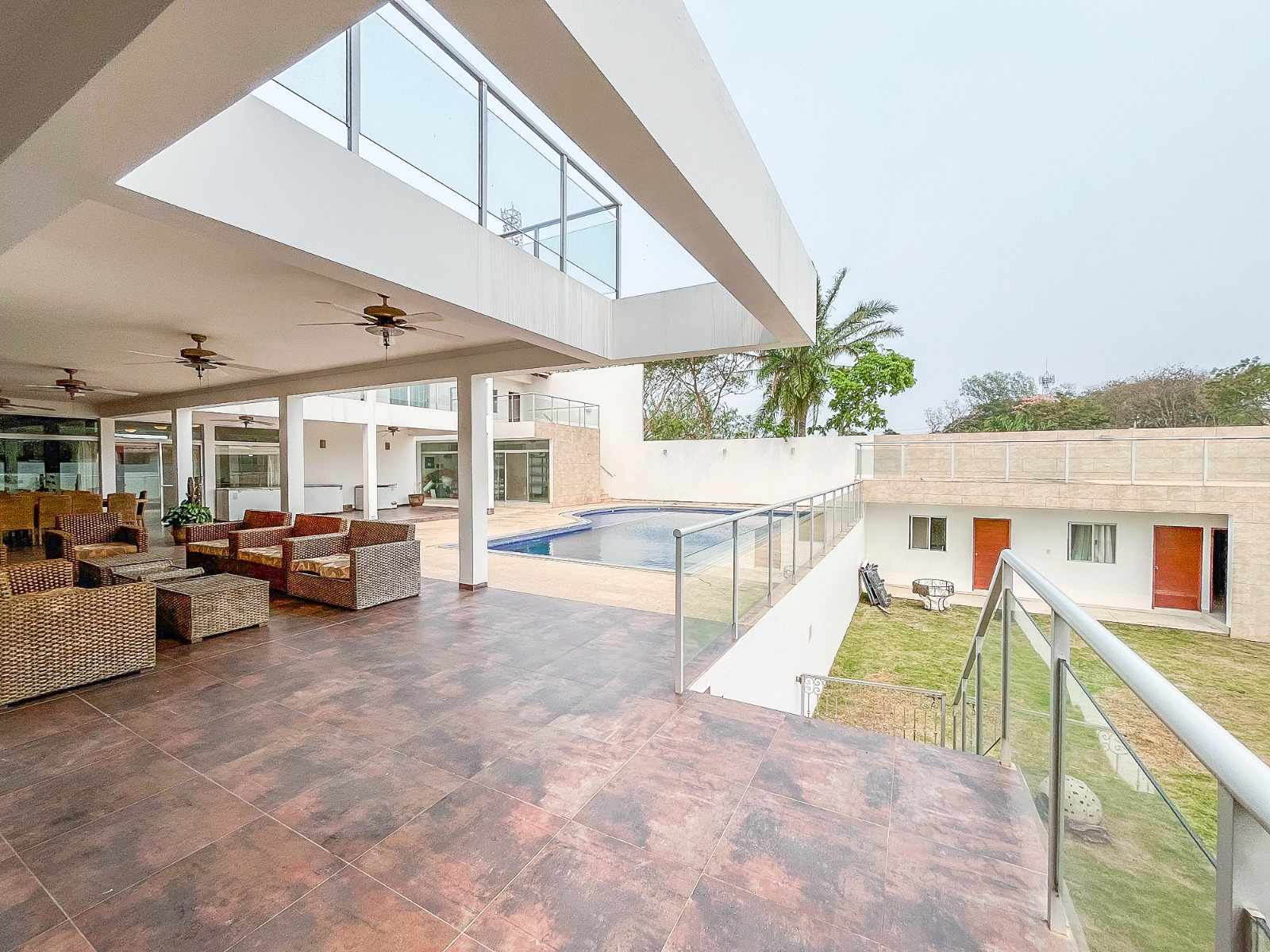 Casa en VentaHERMOSA CASA EN VILLA BONITA, CON UNA ESPECTACULAR PISCINA Y TODO LO QUE SOÑAS PARA TU FAMILIA 

 5 dormitorios 6 baños 3 parqueos Foto 15