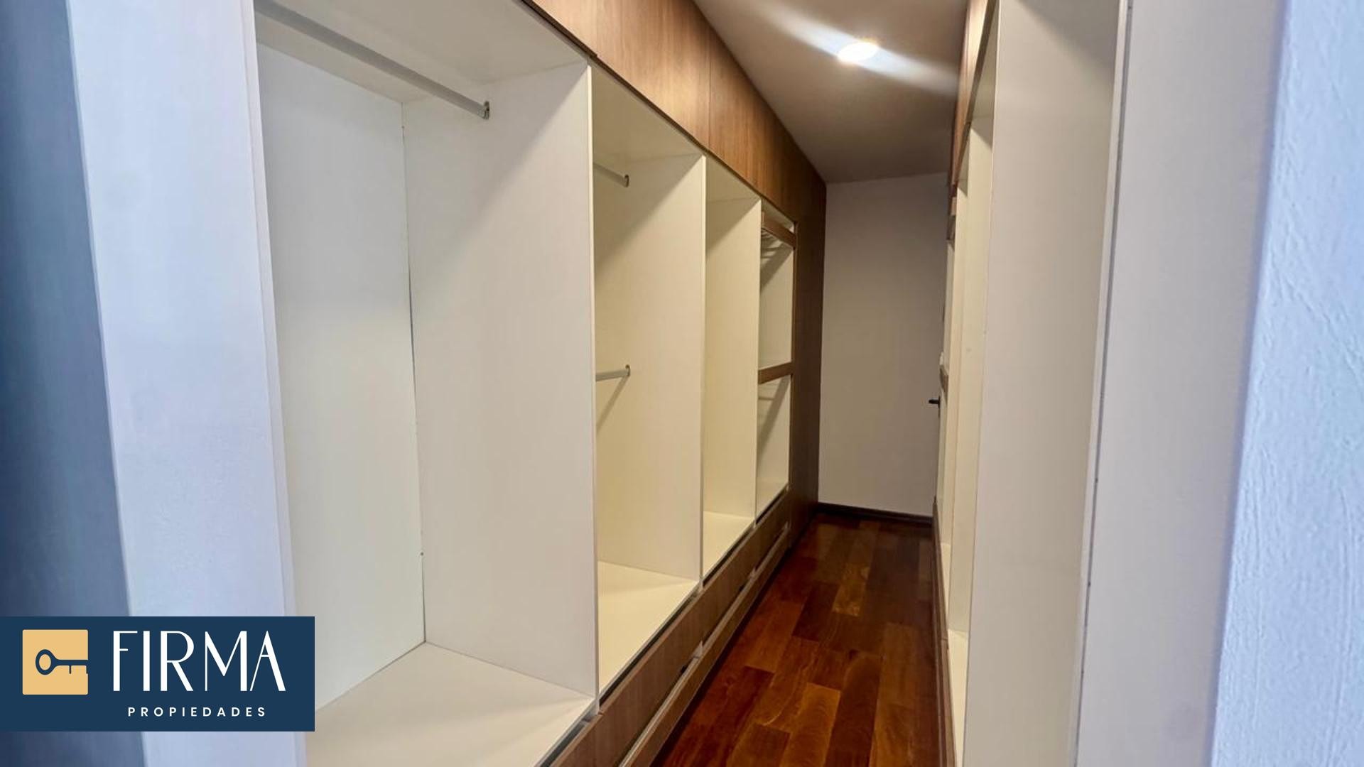 Casa en Achumani en La Paz 4 dormitorios 6 baños 2 parqueos Foto 10